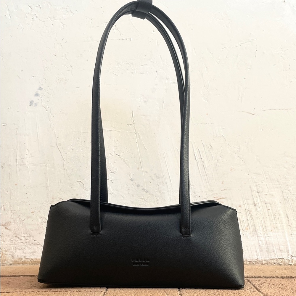 Elegant Black Leather Shoulder Bag